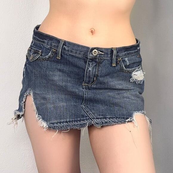 Hollister Y2K  Denim Micro Mini Skirt Distressed Raw Hem Low Rise Size 3 - Picture 1 of 6